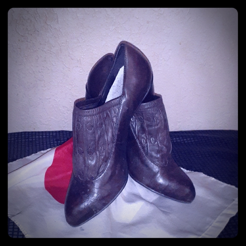 Leather, dark brown ,size 6 made in italy